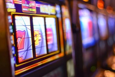 Proses login dua faktor di ponsel untuk keamanan akun interwin